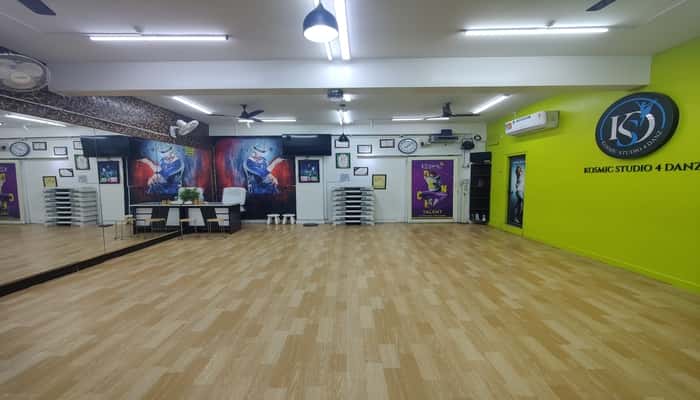 Kosmic Studio 4 Danz