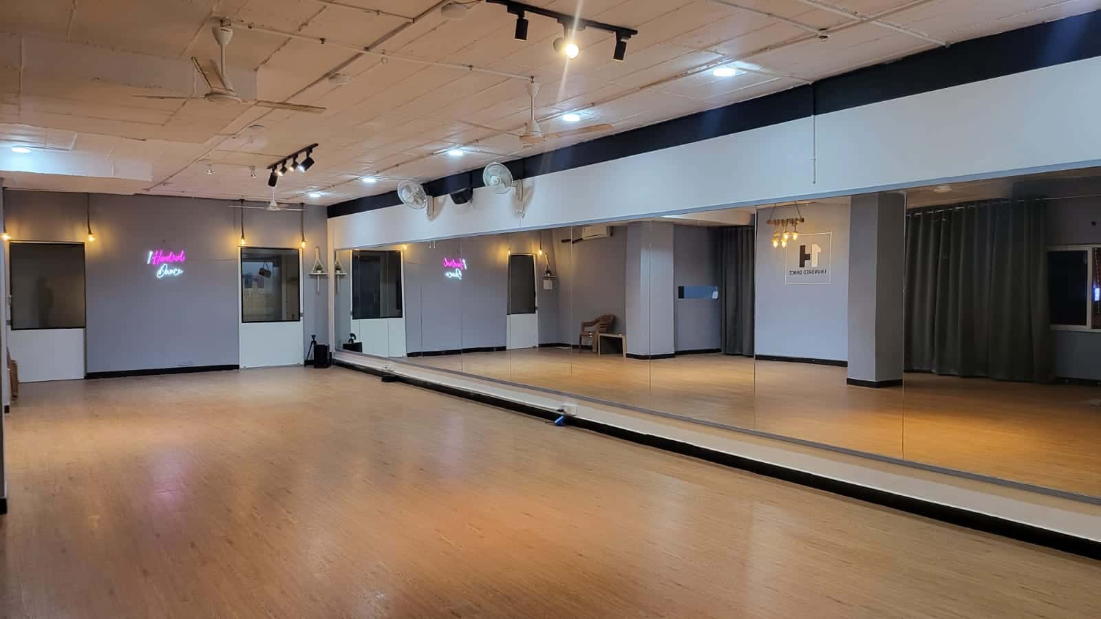 1 Hundred Dance Studio